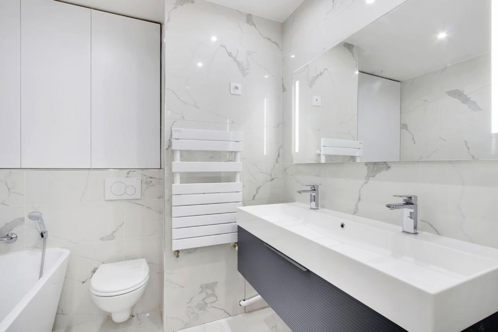 Trocadero/ Eiffel Tower - 3 Bedrooms- All New! Paris Exterior photo