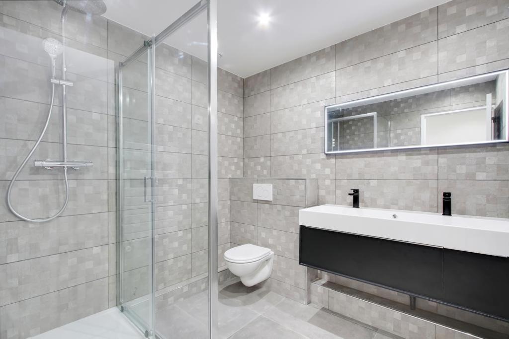 Trocadero/ Eiffel Tower - 3 Bedrooms- All New! Paris Exterior photo